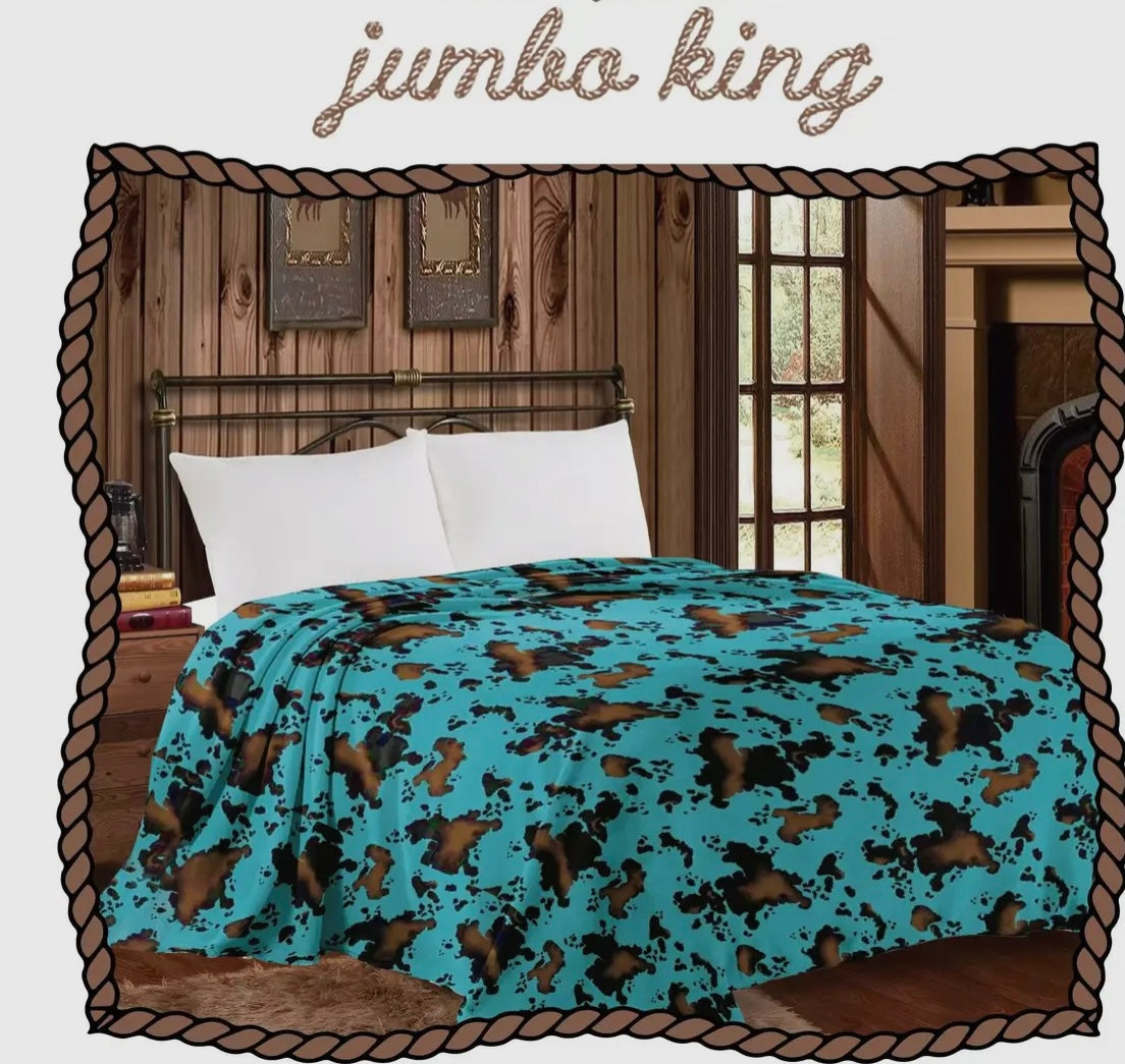 SUPER JUMBO KING BLANKET in Turquoise cow